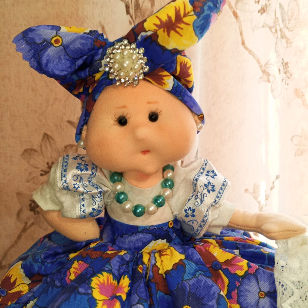 Кукла-грелка на чайник