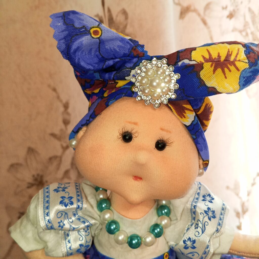 Кукла-грелка на чайник