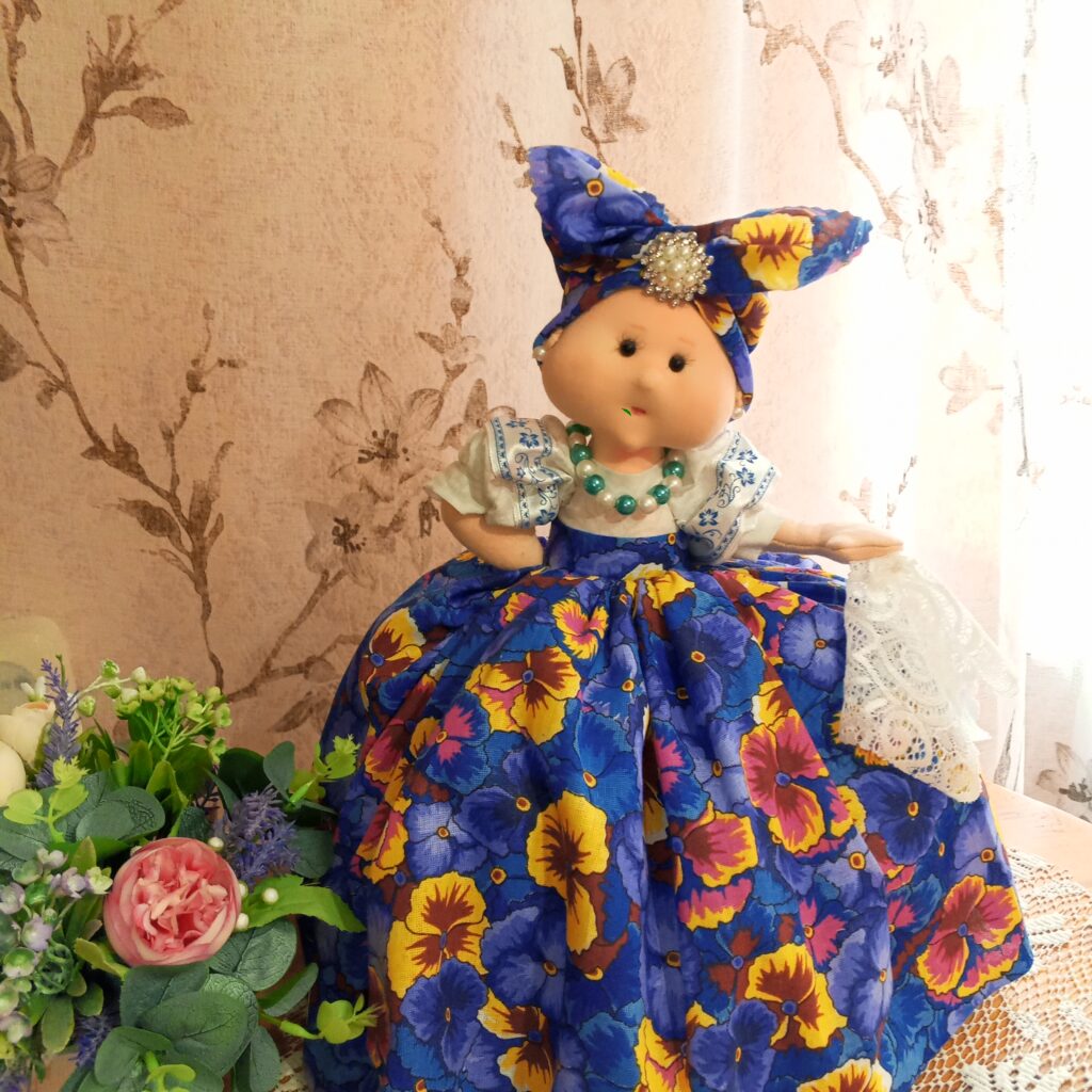 Кукла-грелка на чайник