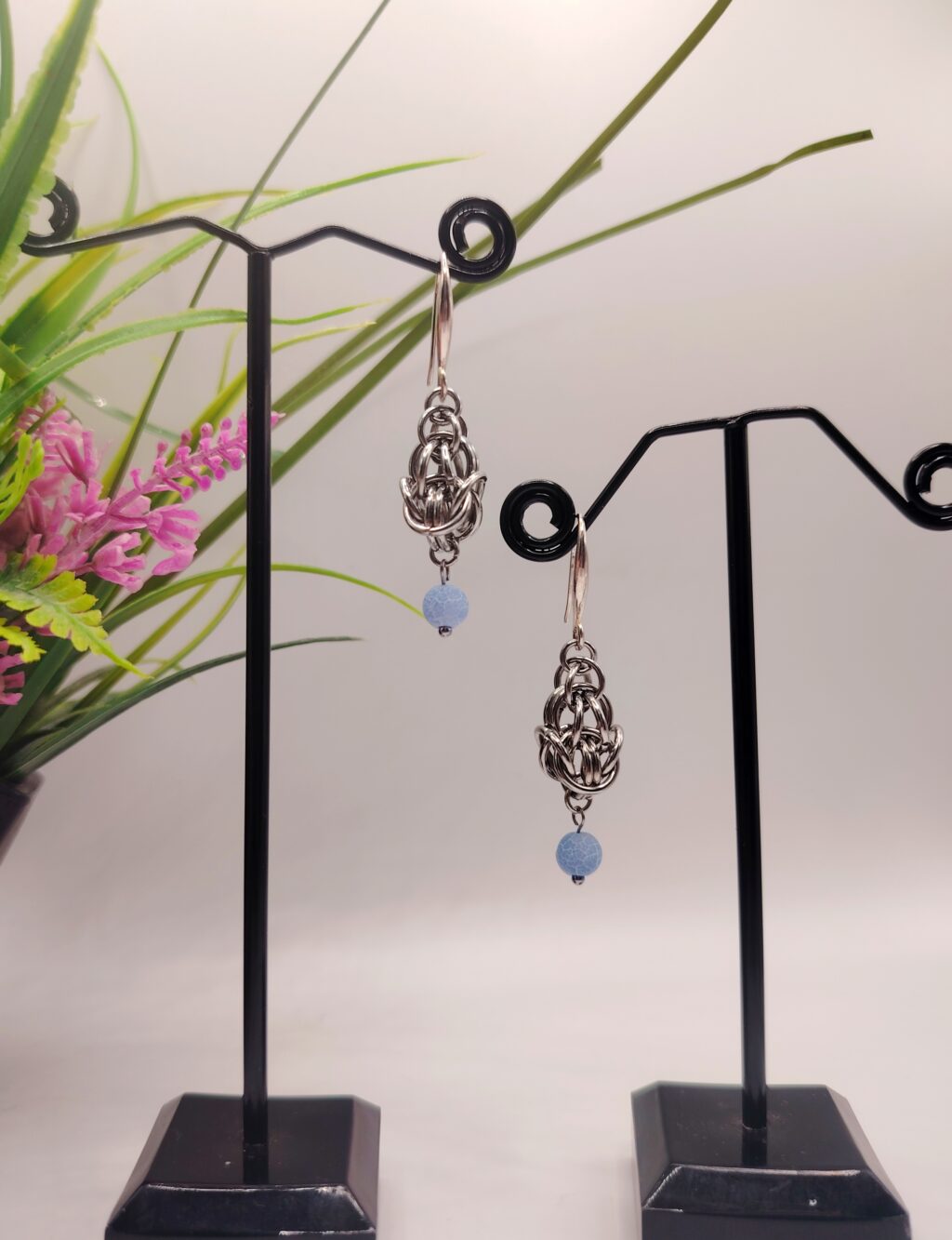 ПОДСНЕЖНИК. Кольчужные серьги с агатом