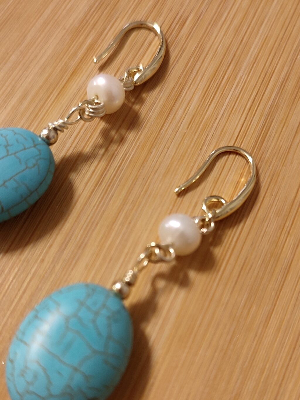 Серьги с жемчугом и бирюзой (говлит)