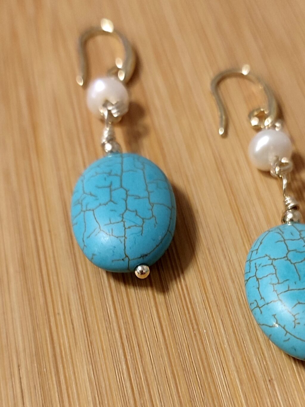 Серьги с жемчугом и бирюзой (говлит)