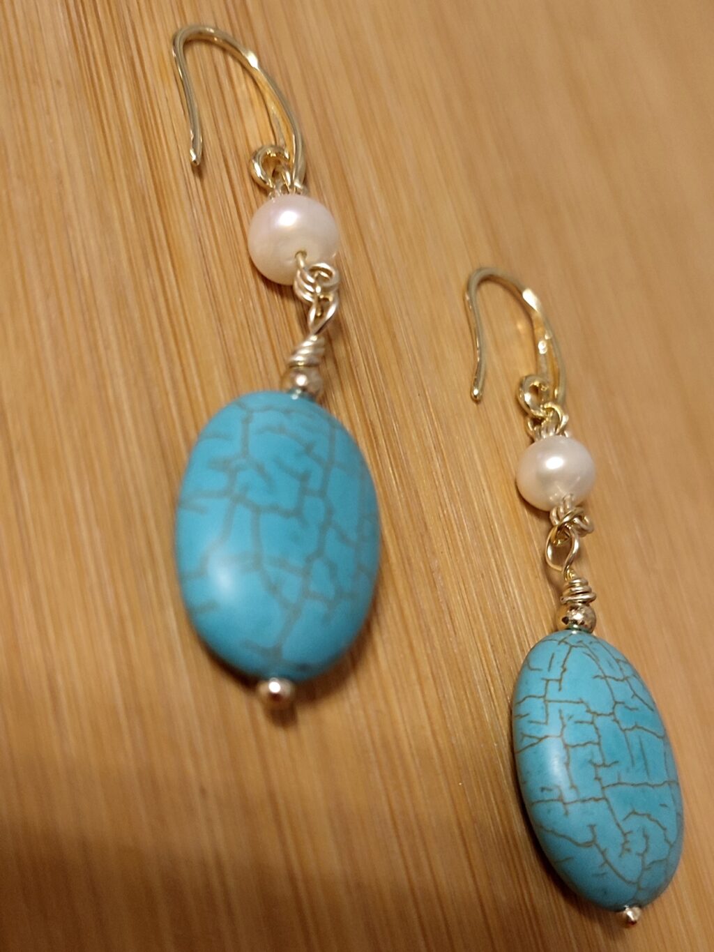 Серьги с жемчугом и бирюзой (говлит)