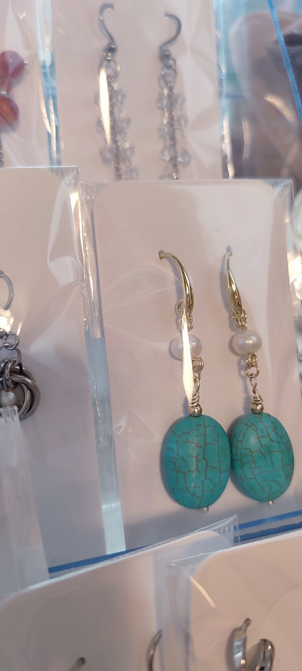 Серьги с жемчугом и бирюзой (говлит)