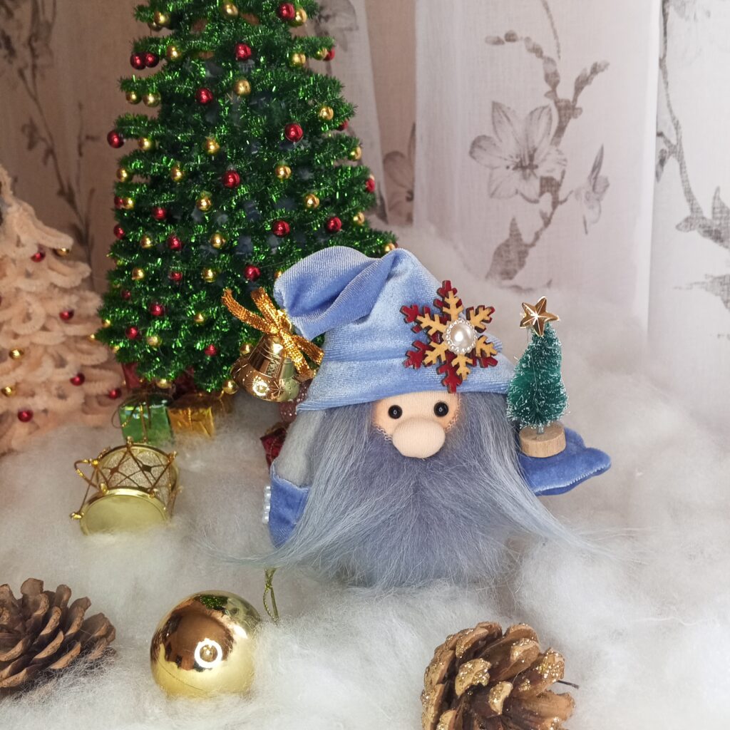 Новогодний гном