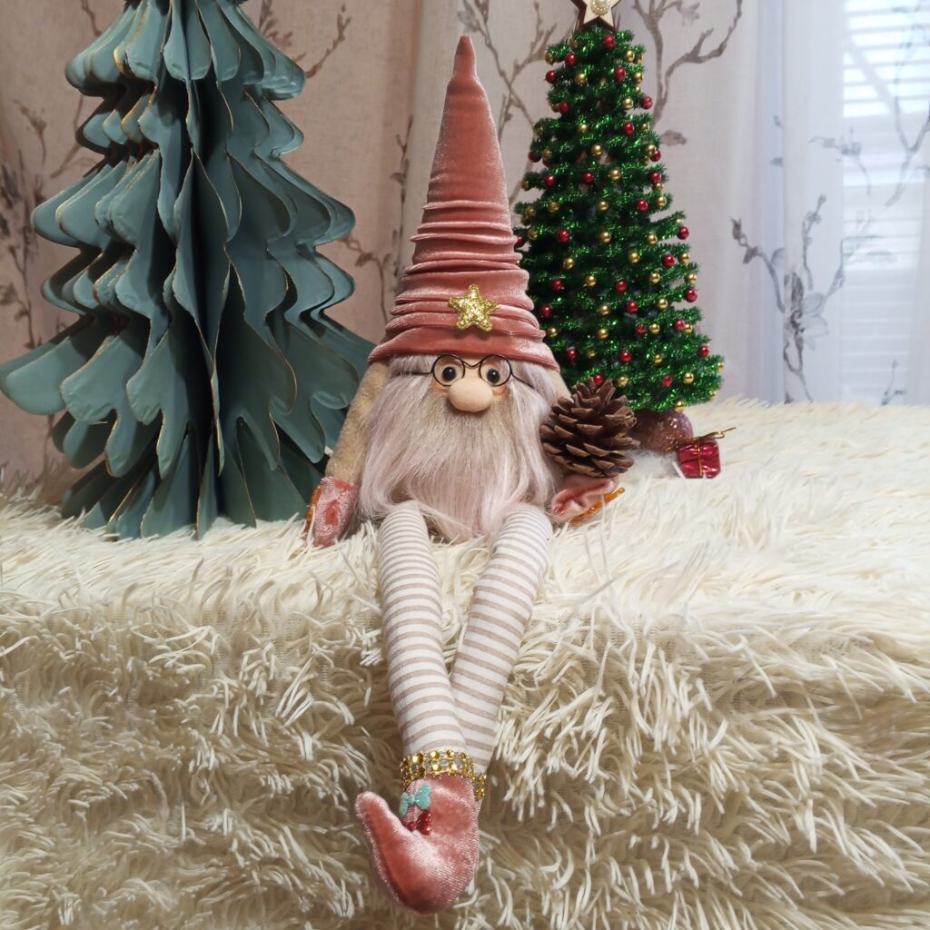 Новогодний гном, длинноногий, ручной работы