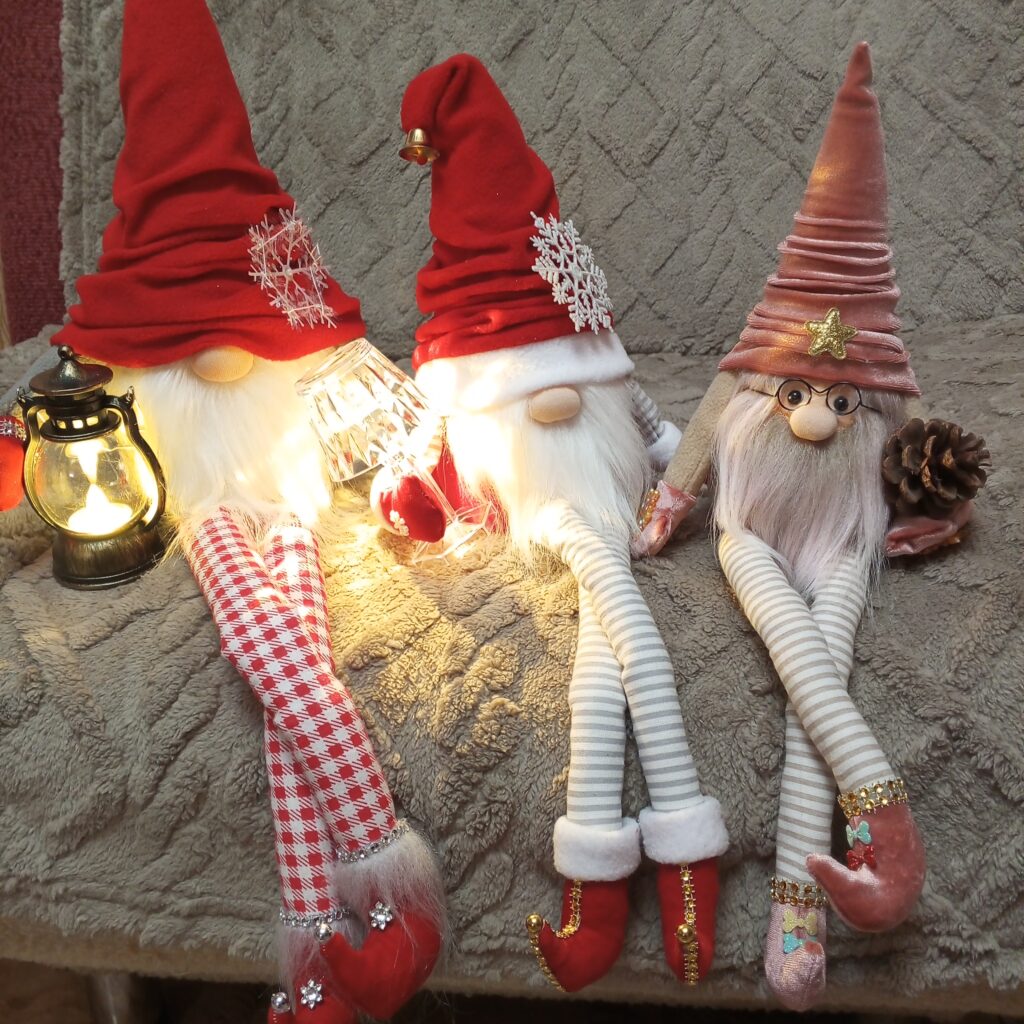 Новогодний гном, длинноногий, ручной работы