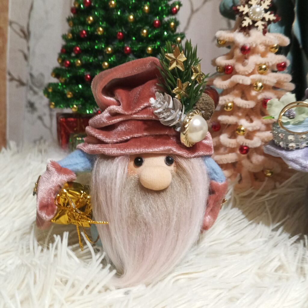 Новогодний гном