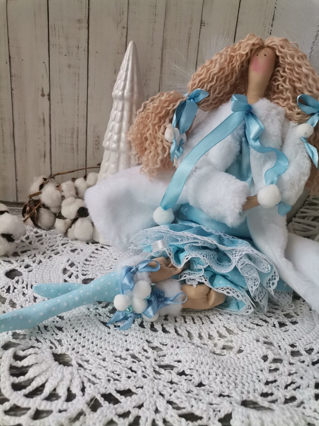 Кукла тильда интерьерная в белой шубке Метелица Новогодний подарок