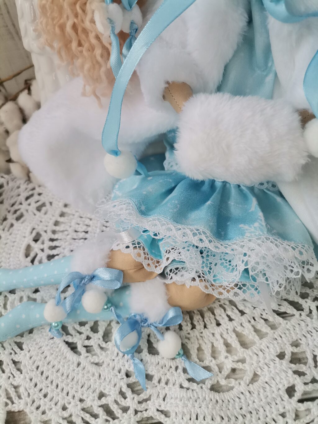 Кукла тильда интерьерная в белой шубке Метелица Новогодний подарок