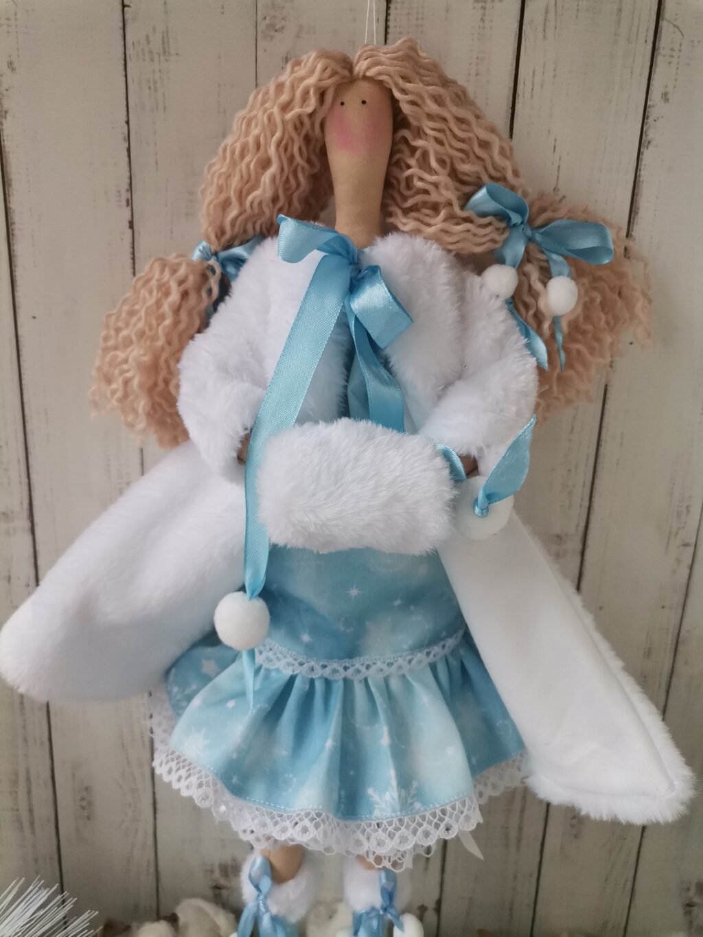 Кукла тильда интерьерная в белой шубке Метелица Новогодний подарок