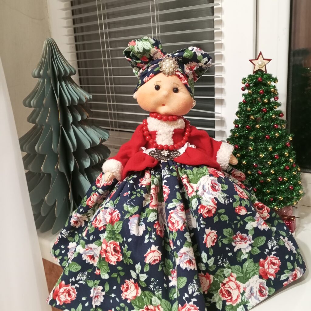 Кукла-грелка на чайник