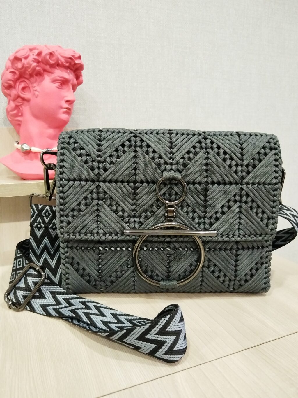 Сумка из шнура на канве.