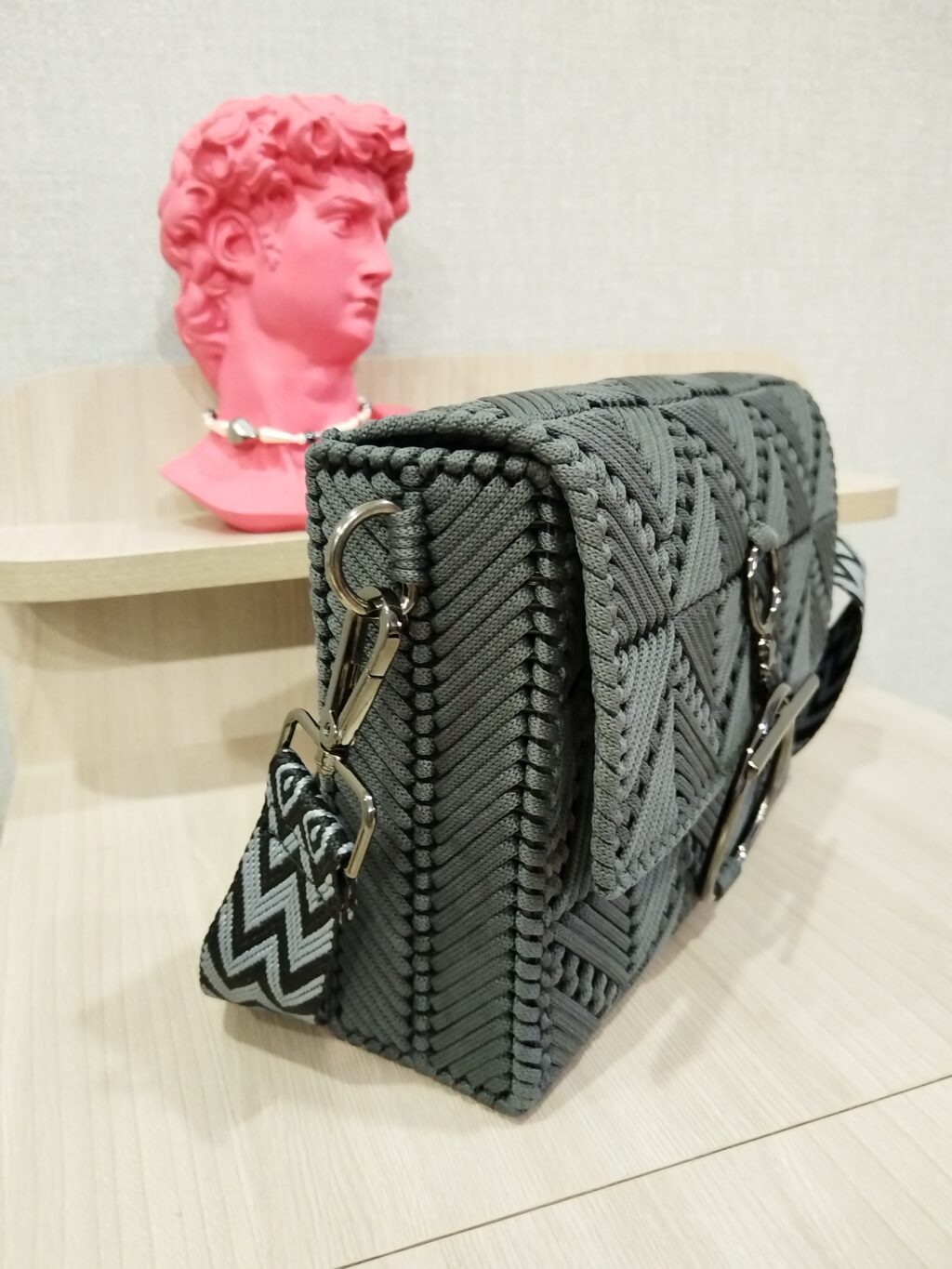 Сумка из шнура на канве.