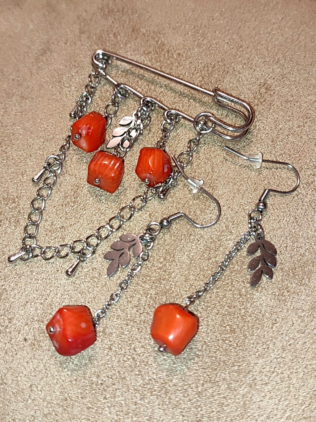 Брошь булавка «Костры рябин»