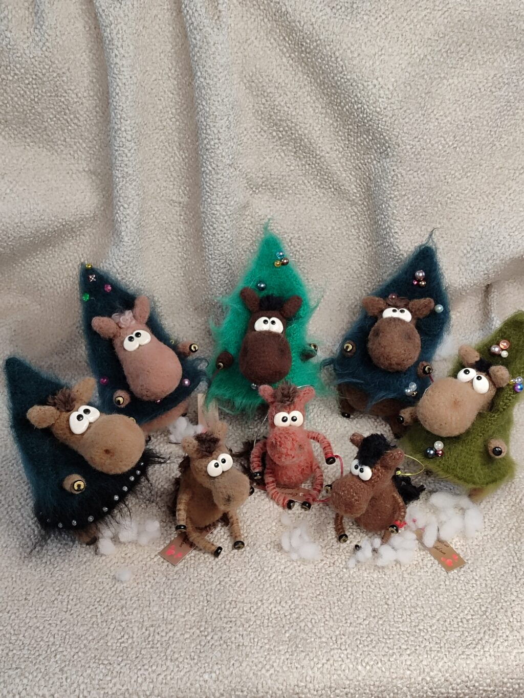 Лошадки в ёлочках.