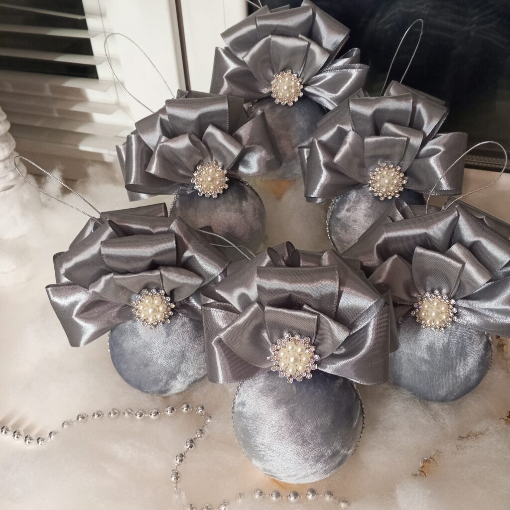 Новогодние ёлочные шары