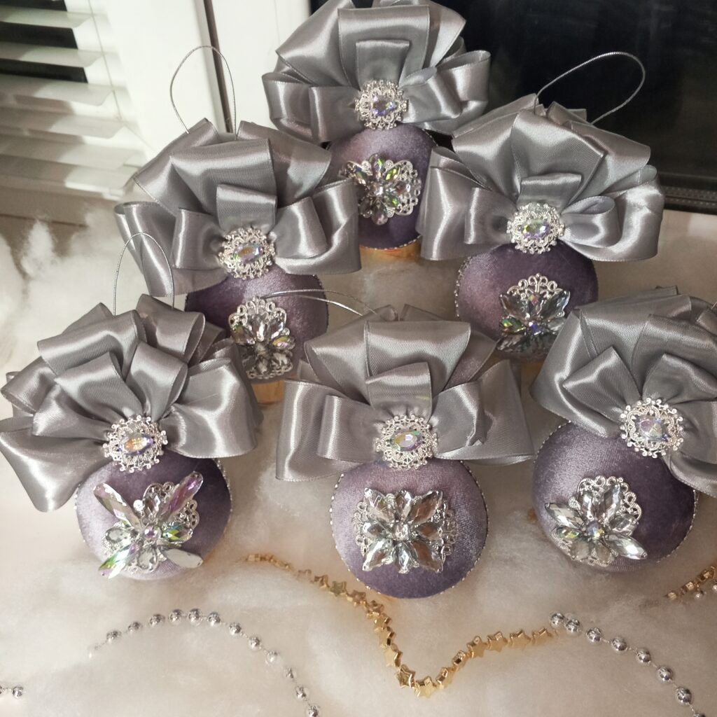 Новогодние ёлочные шары