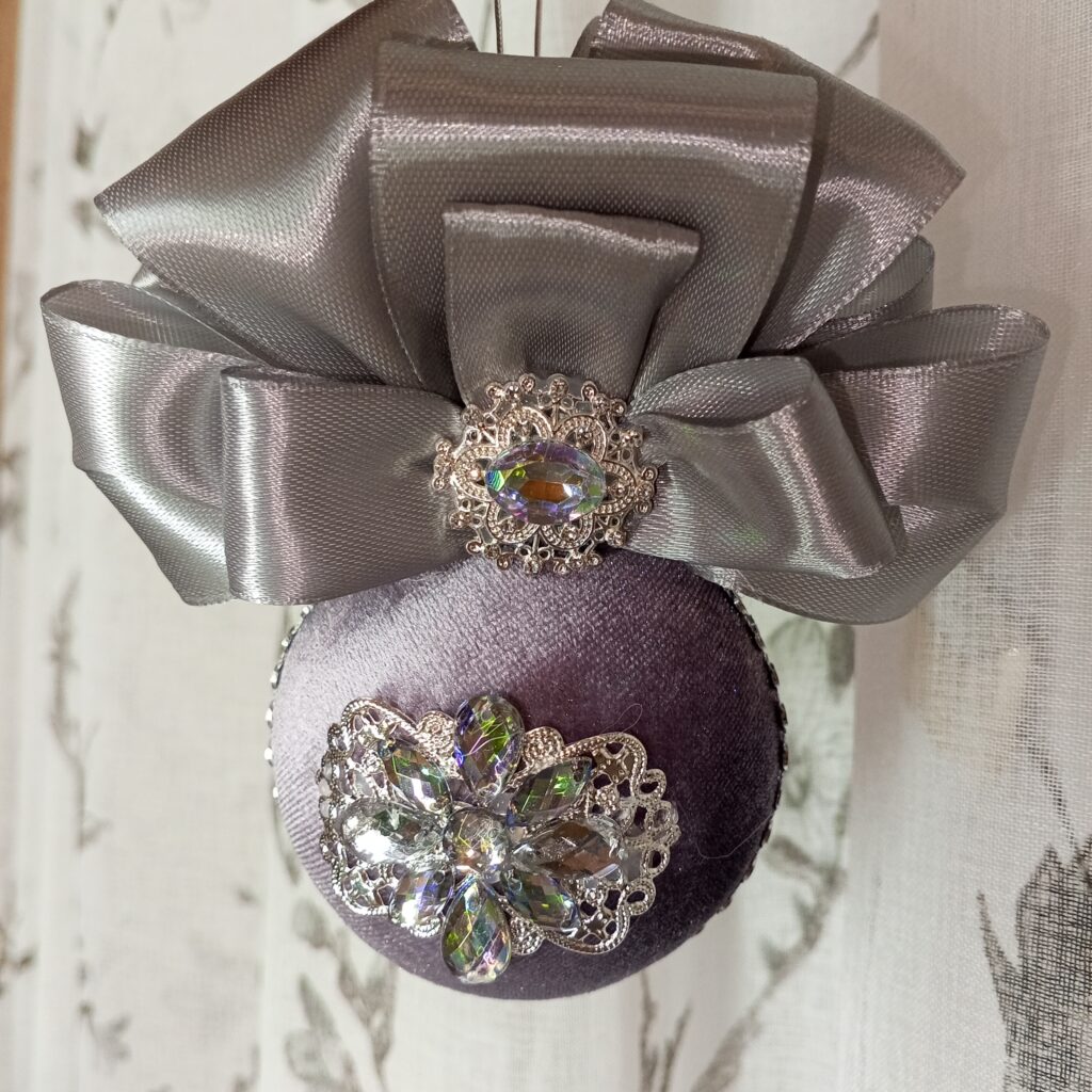 Новогодние ёлочные шары