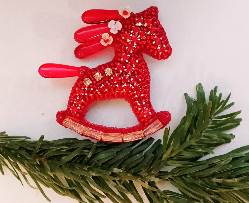 Брошь Лошадка — символ 2026 года