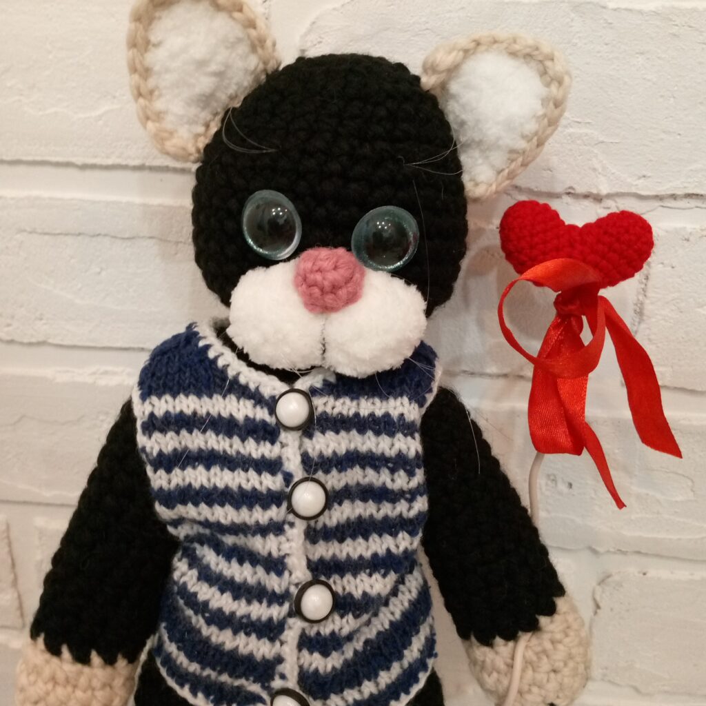 Котик с сердечком