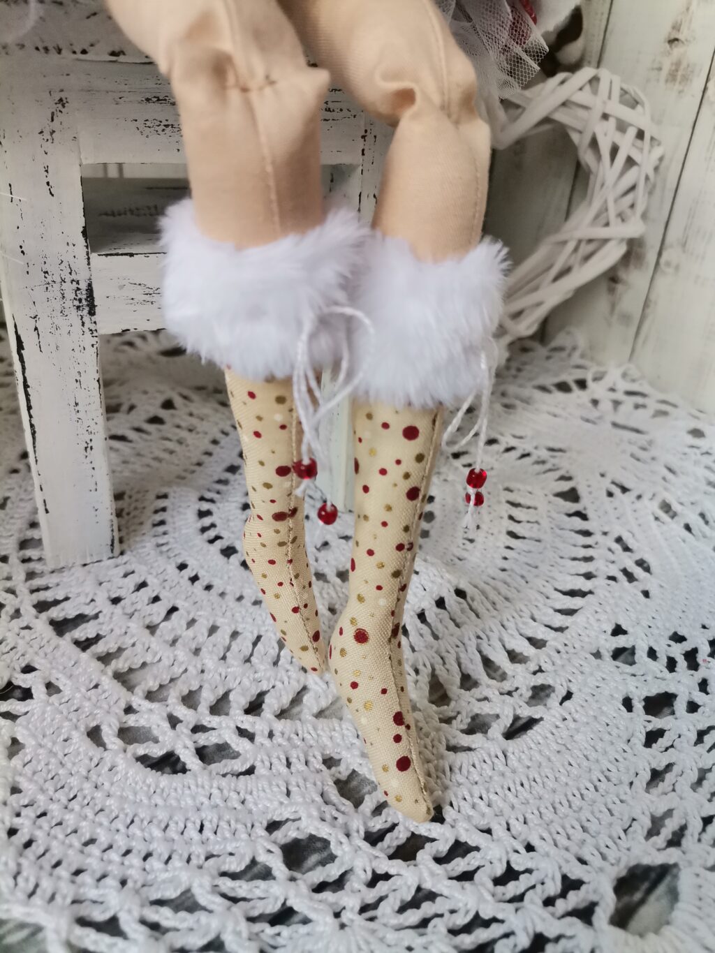 Кукла новогодняя тильда в шубке Декабрина. Интерьерная кукла