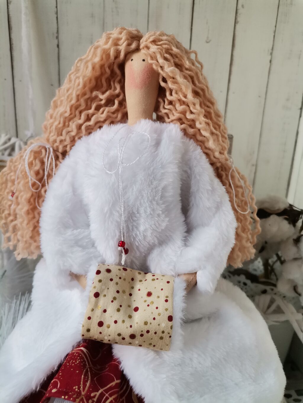Кукла новогодняя тильда в шубке Декабрина. Интерьерная кукла