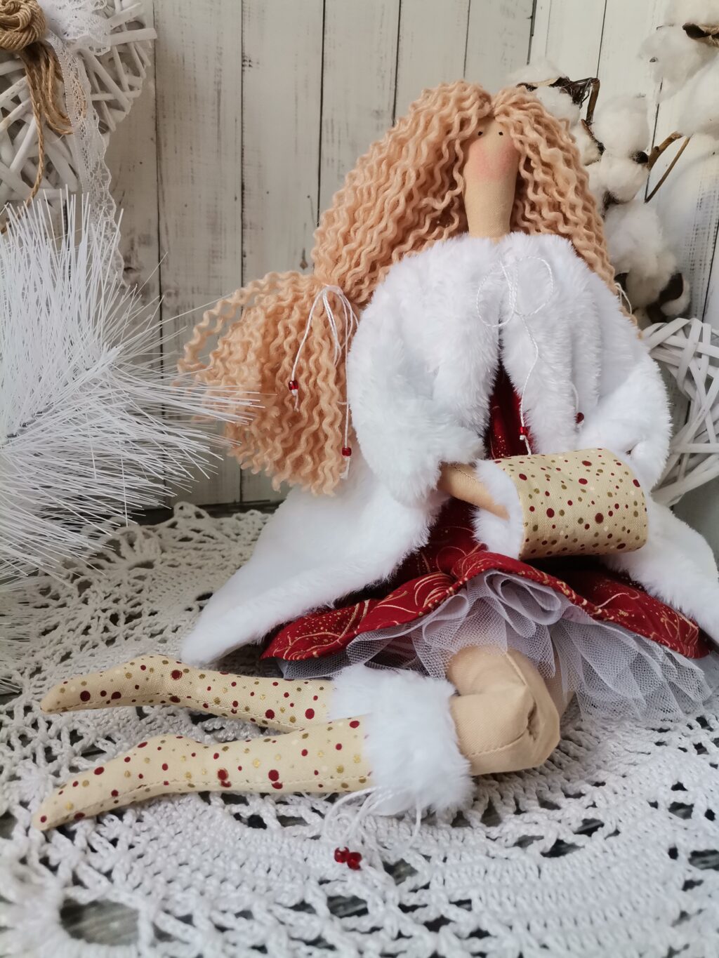 Кукла новогодняя тильда в шубке Декабрина. Интерьерная кукла