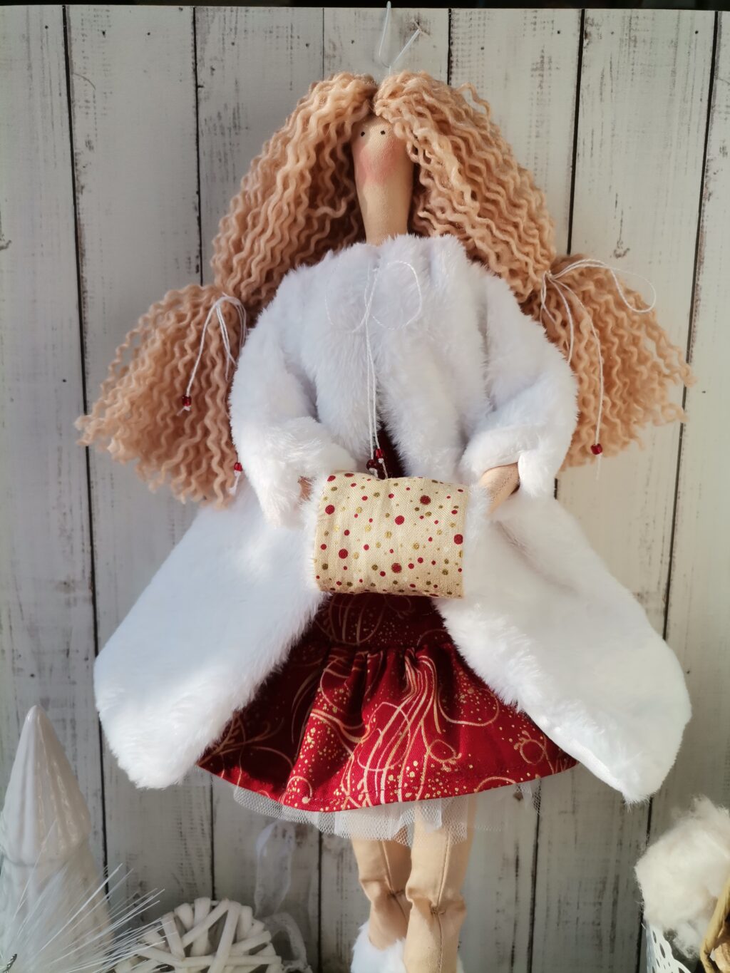 Кукла новогодняя тильда в шубке Декабрина. Интерьерная кукла