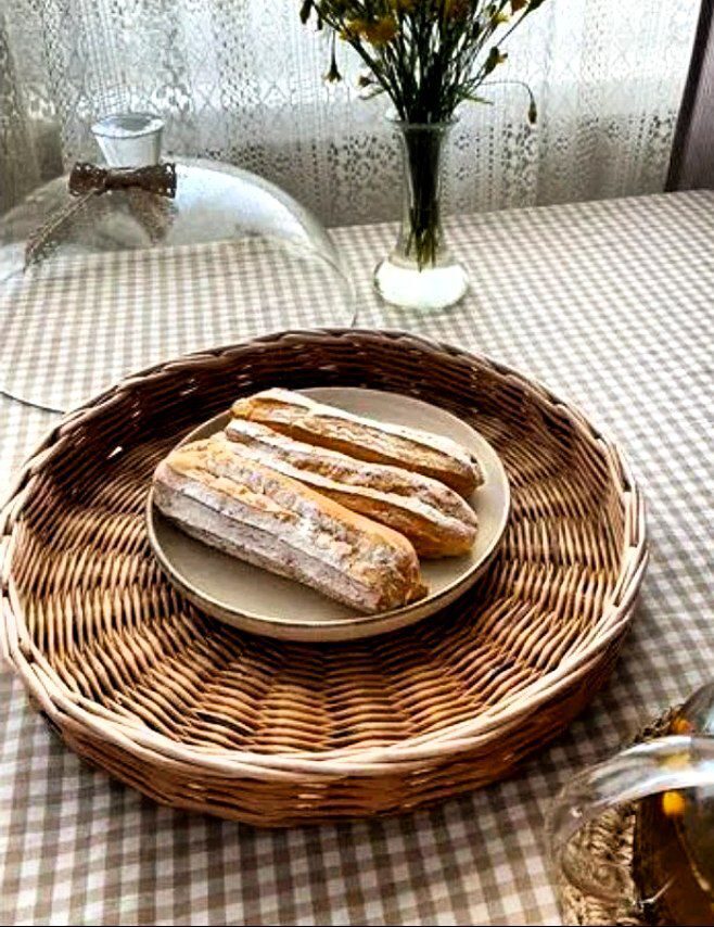 Плетёный поднос со стеклянной крышкой