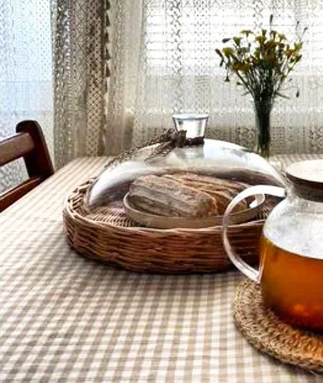 Плетёный поднос со стеклянной крышкой