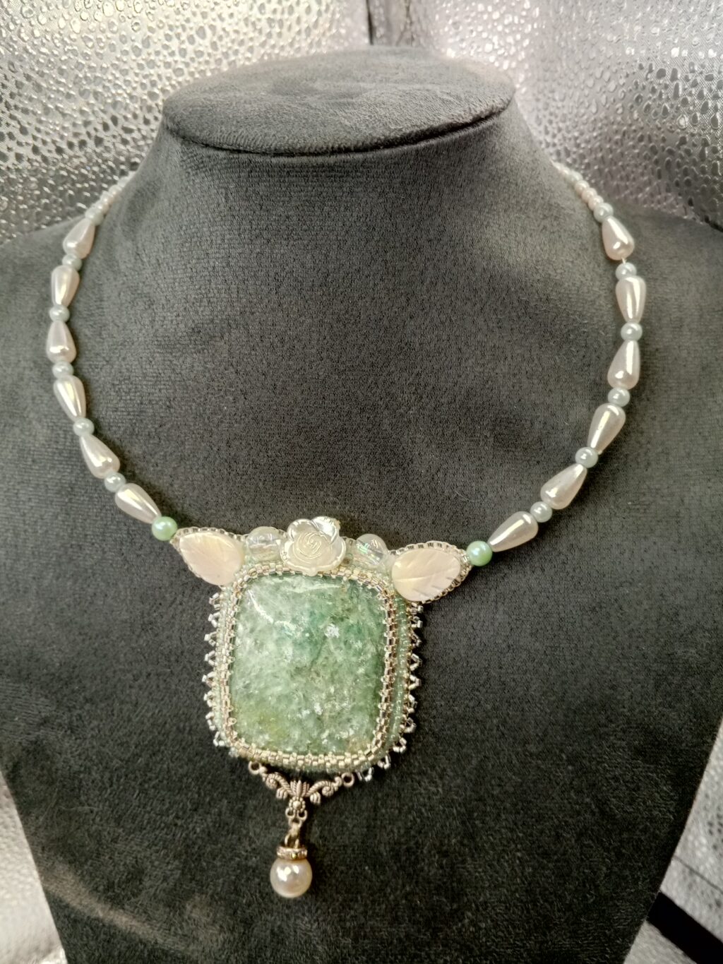 Кулон из парагонита