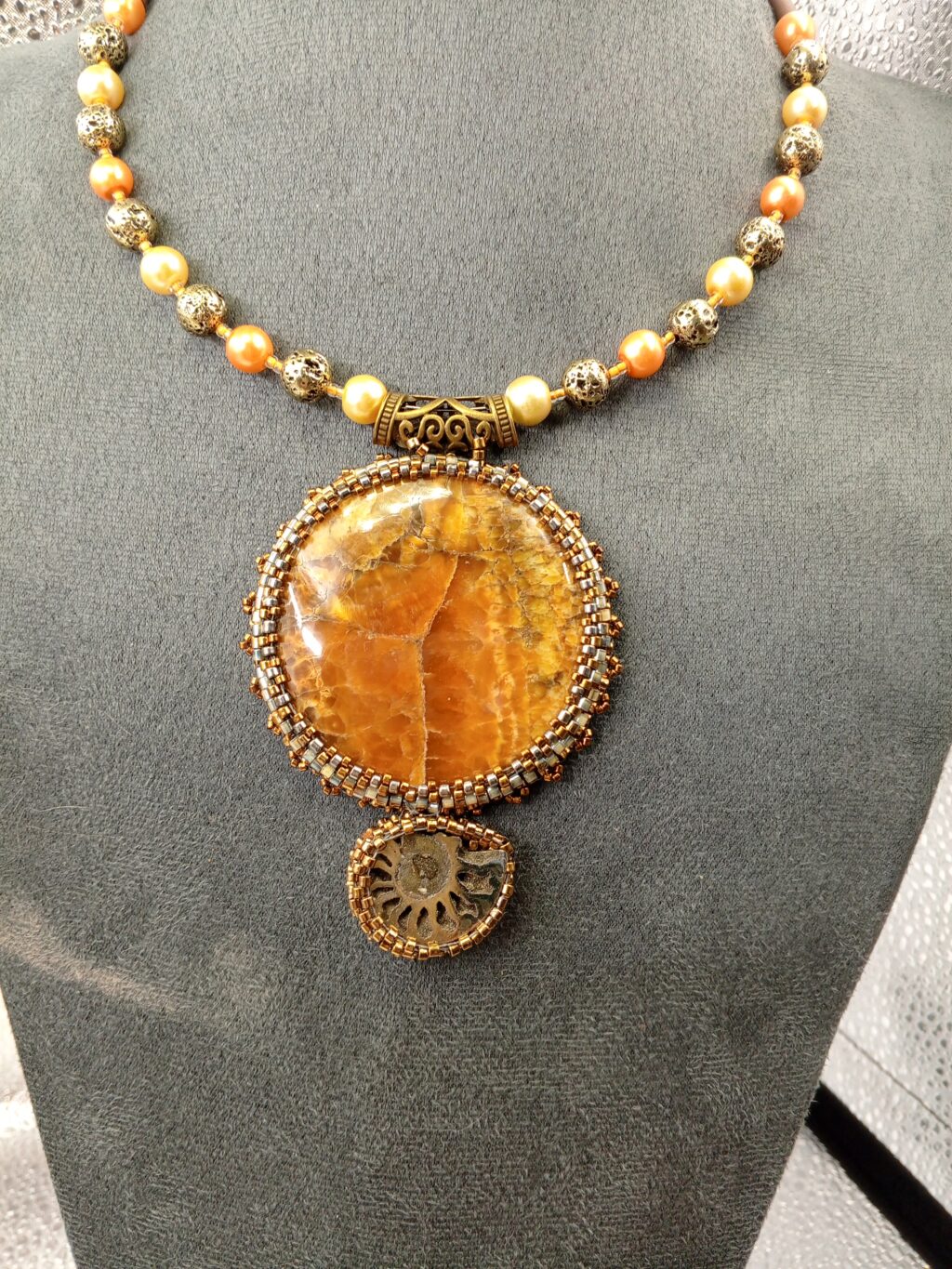 Кулон на бусах Из глубины веков