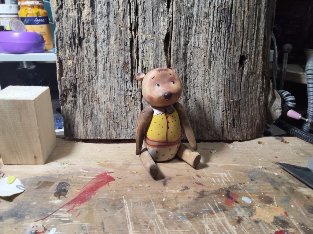 Мишка из дерева