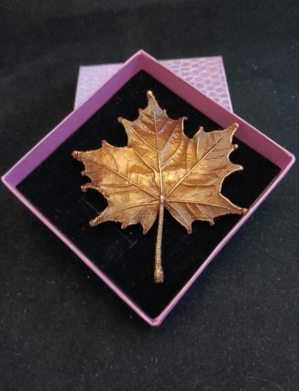 Осенний клён брошь