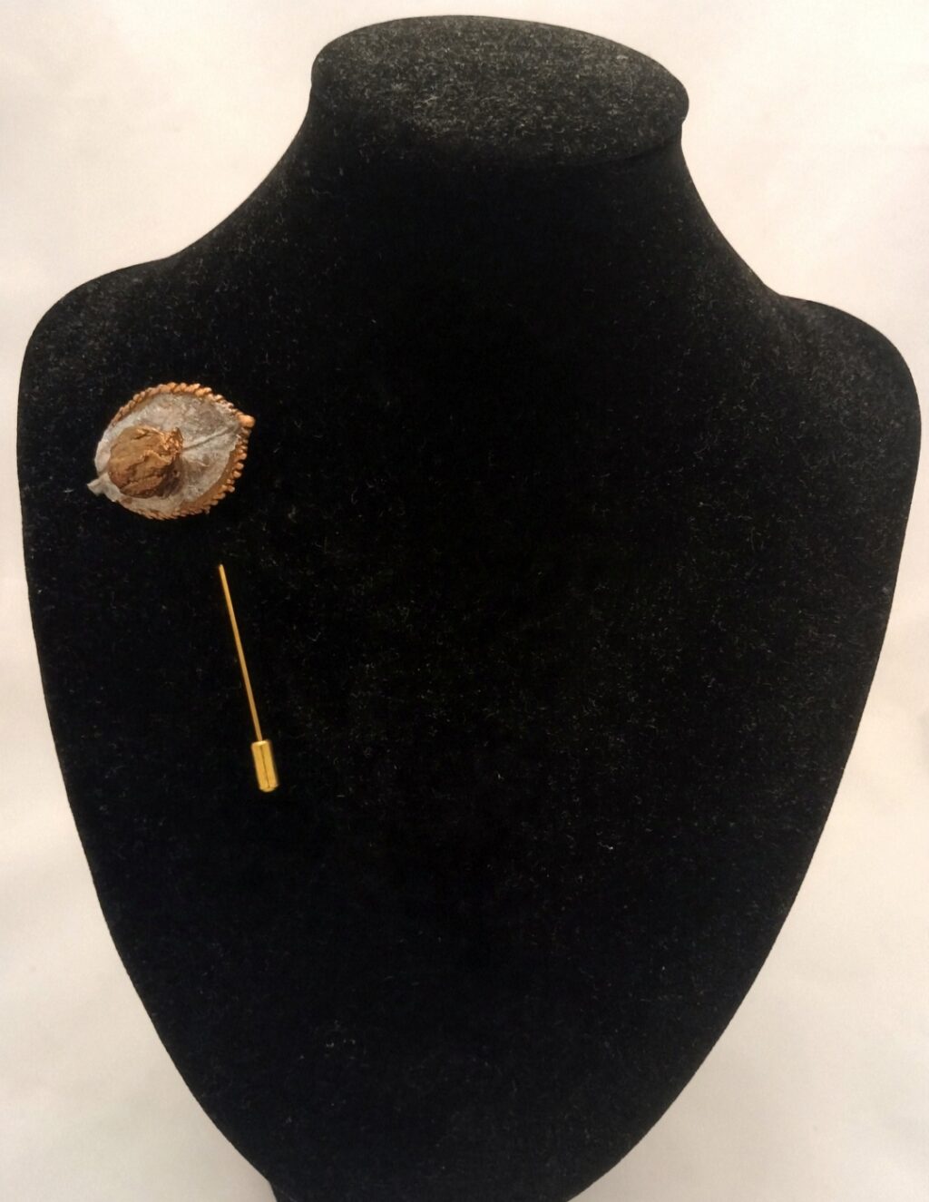 Бутон розы брошь