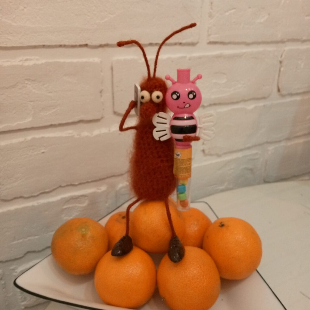 Таракаш с телефоном