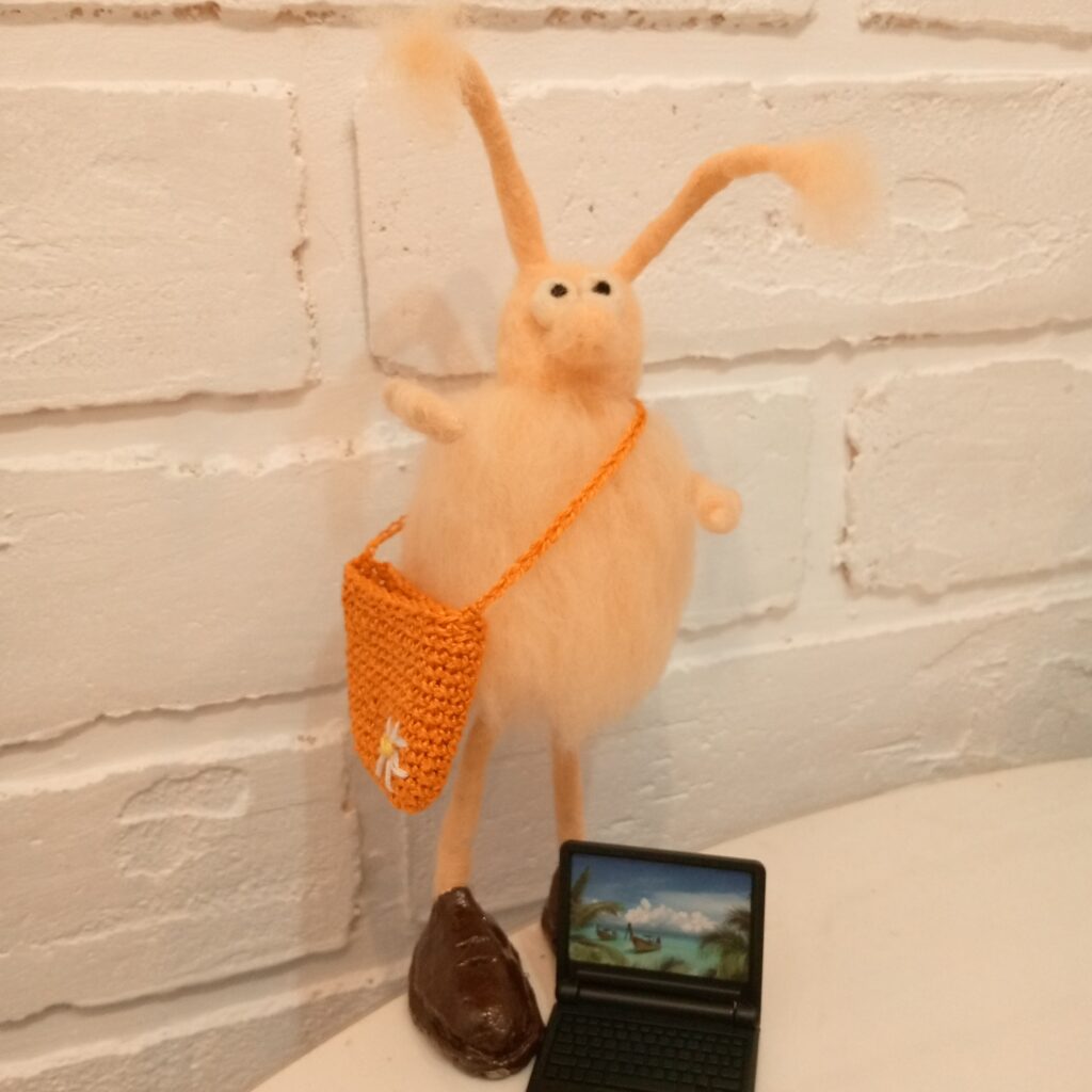 Таракаш с ноутбуком