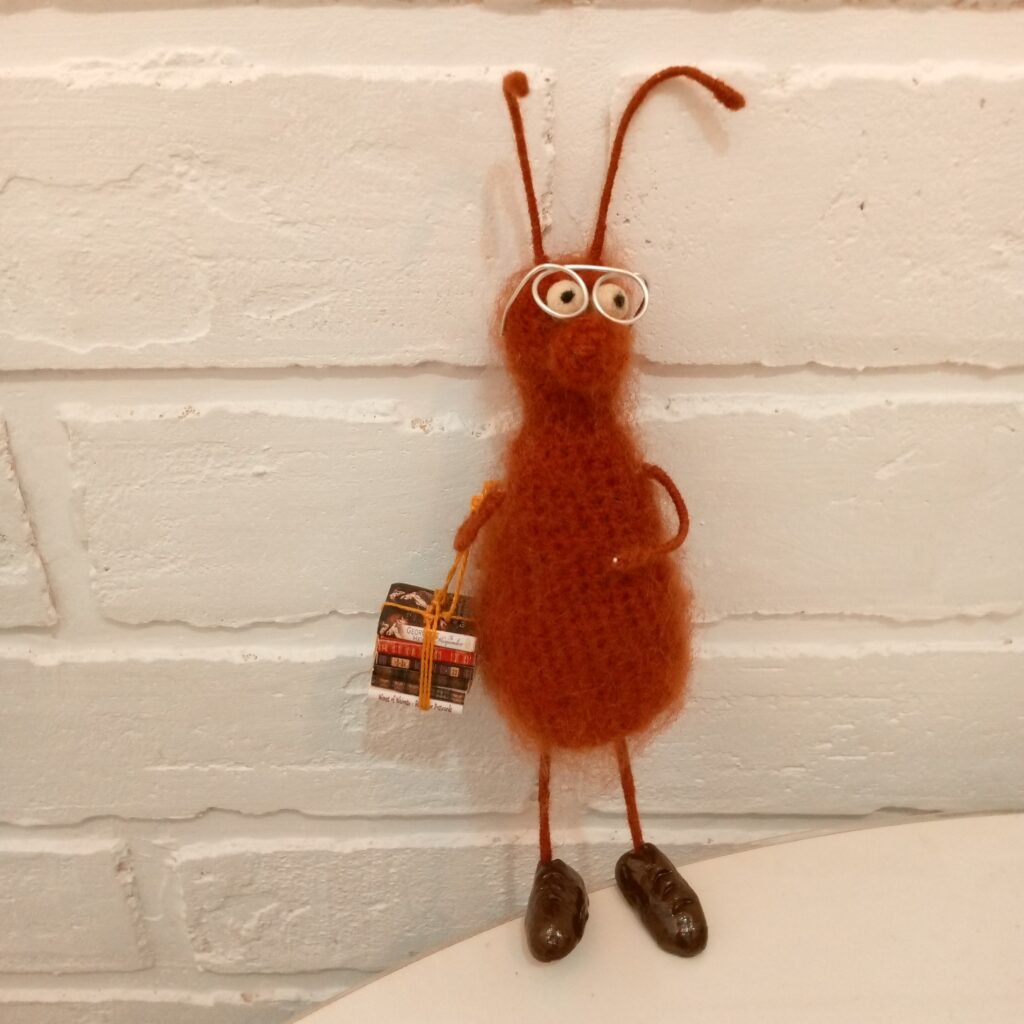 Таракаш с книгами