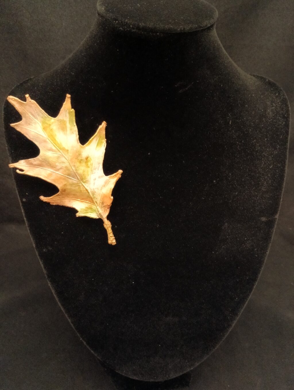 Дубок нежность брошь