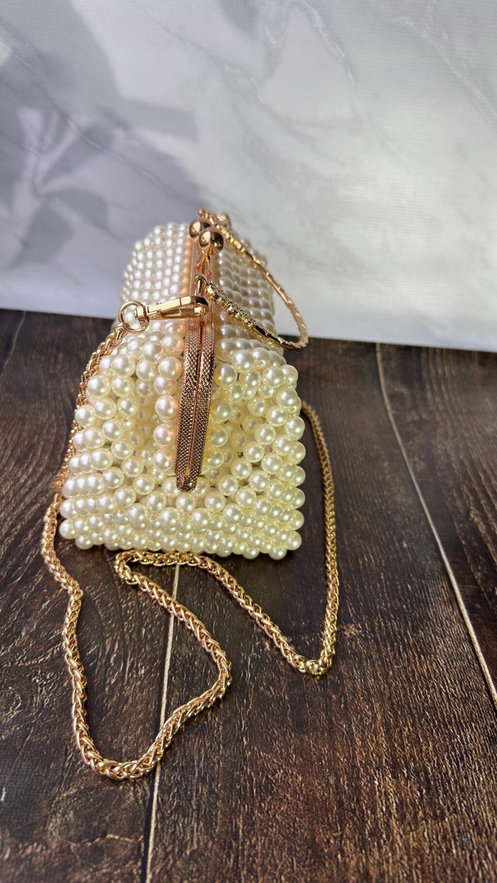 Сумочка из жемчужных бусин
