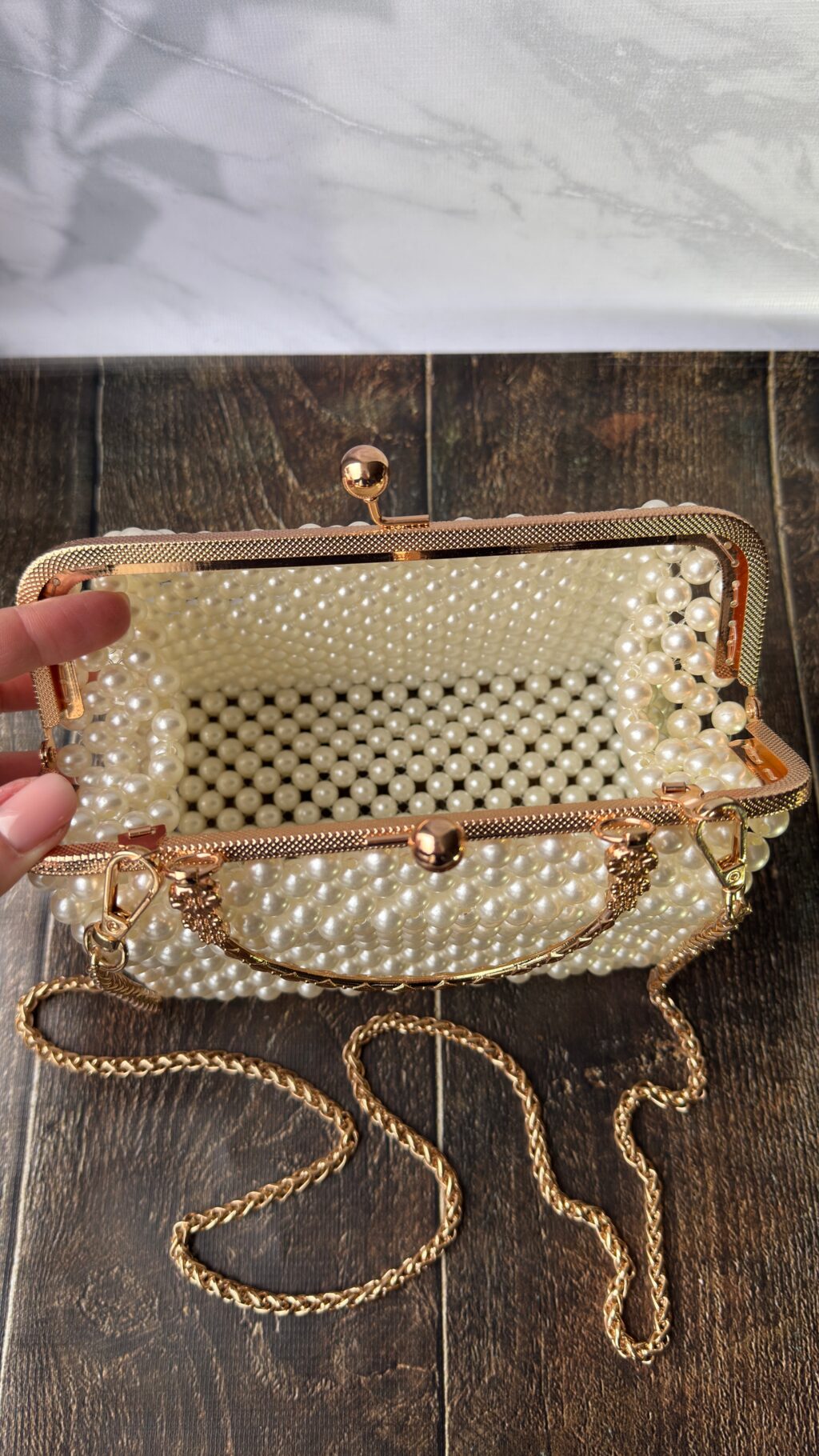 Сумочка из жемчужных бусин
