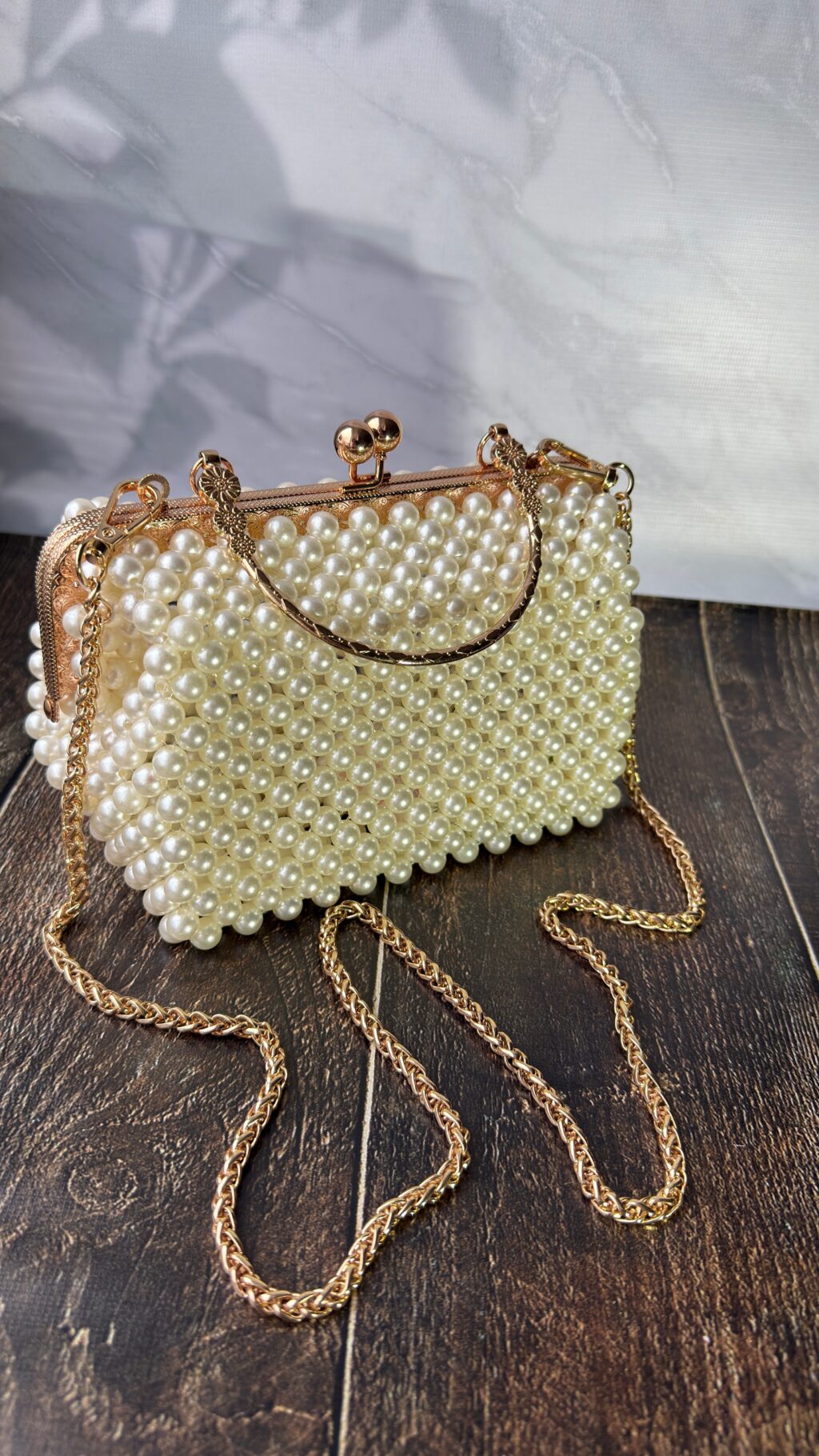 Сумочка из жемчужных бусин