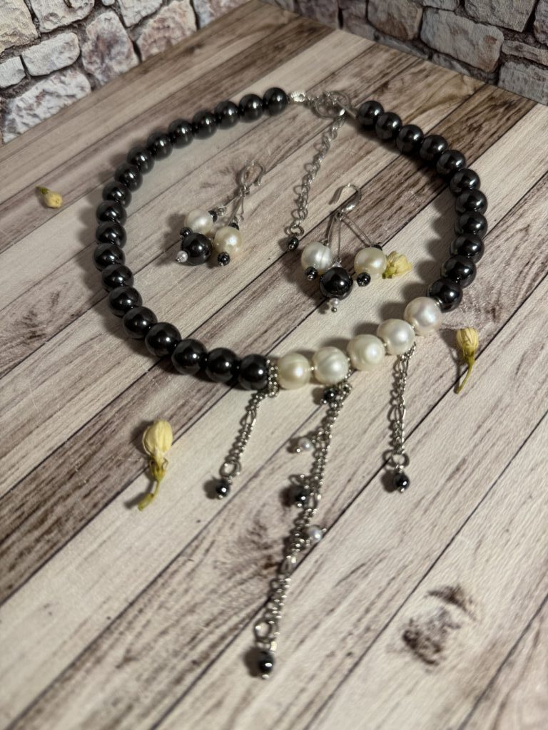 чокер с гематитом и жемчугом