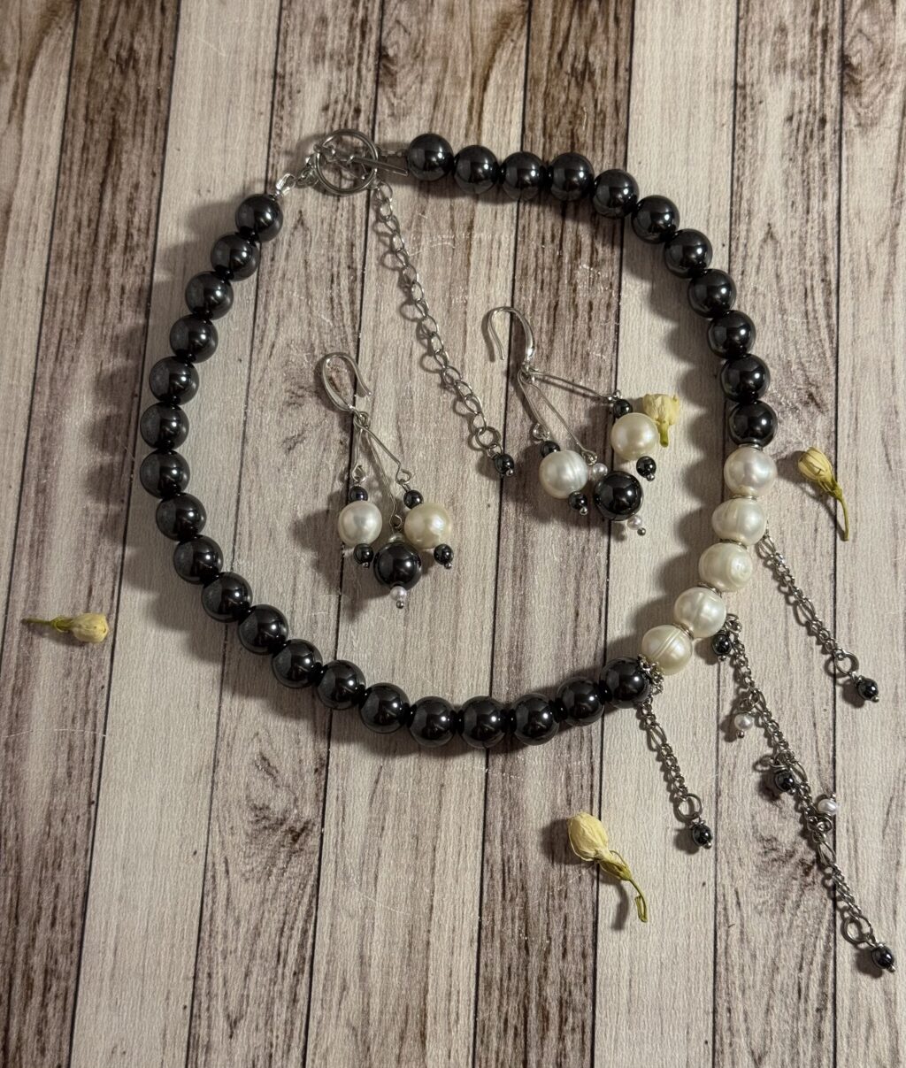 чокер с гематитом и жемчугом