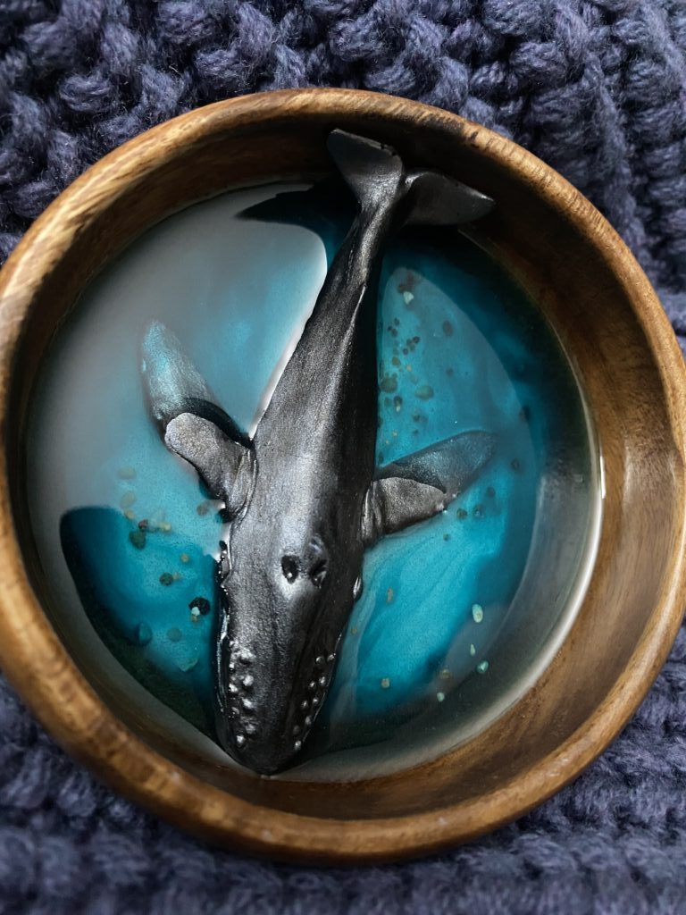 Чаша с китом для хранения украшений