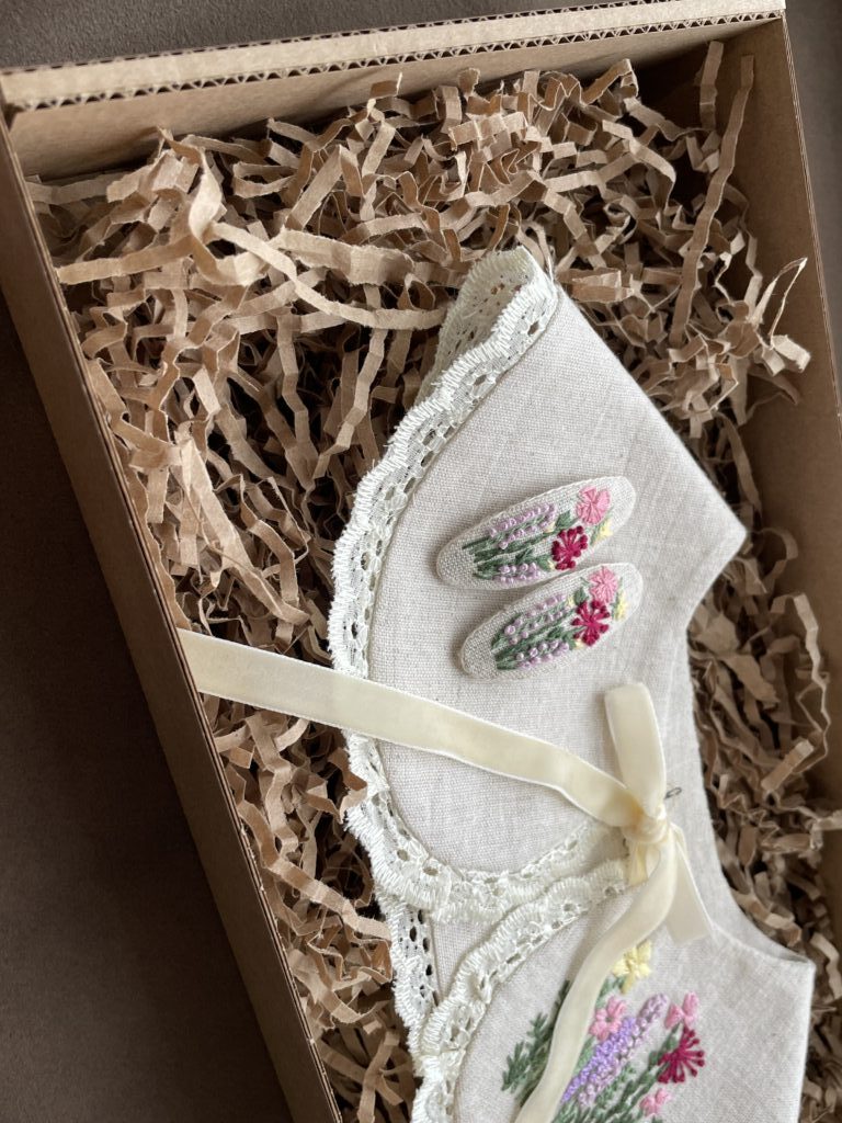 Набор воротничок и заколочки