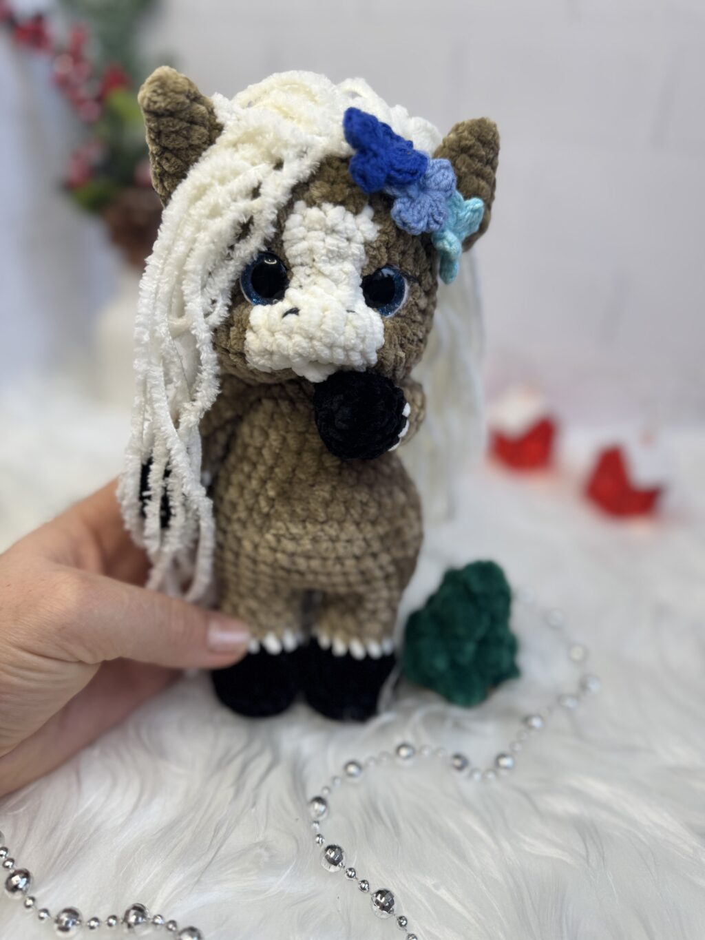 Лошадь вязаная