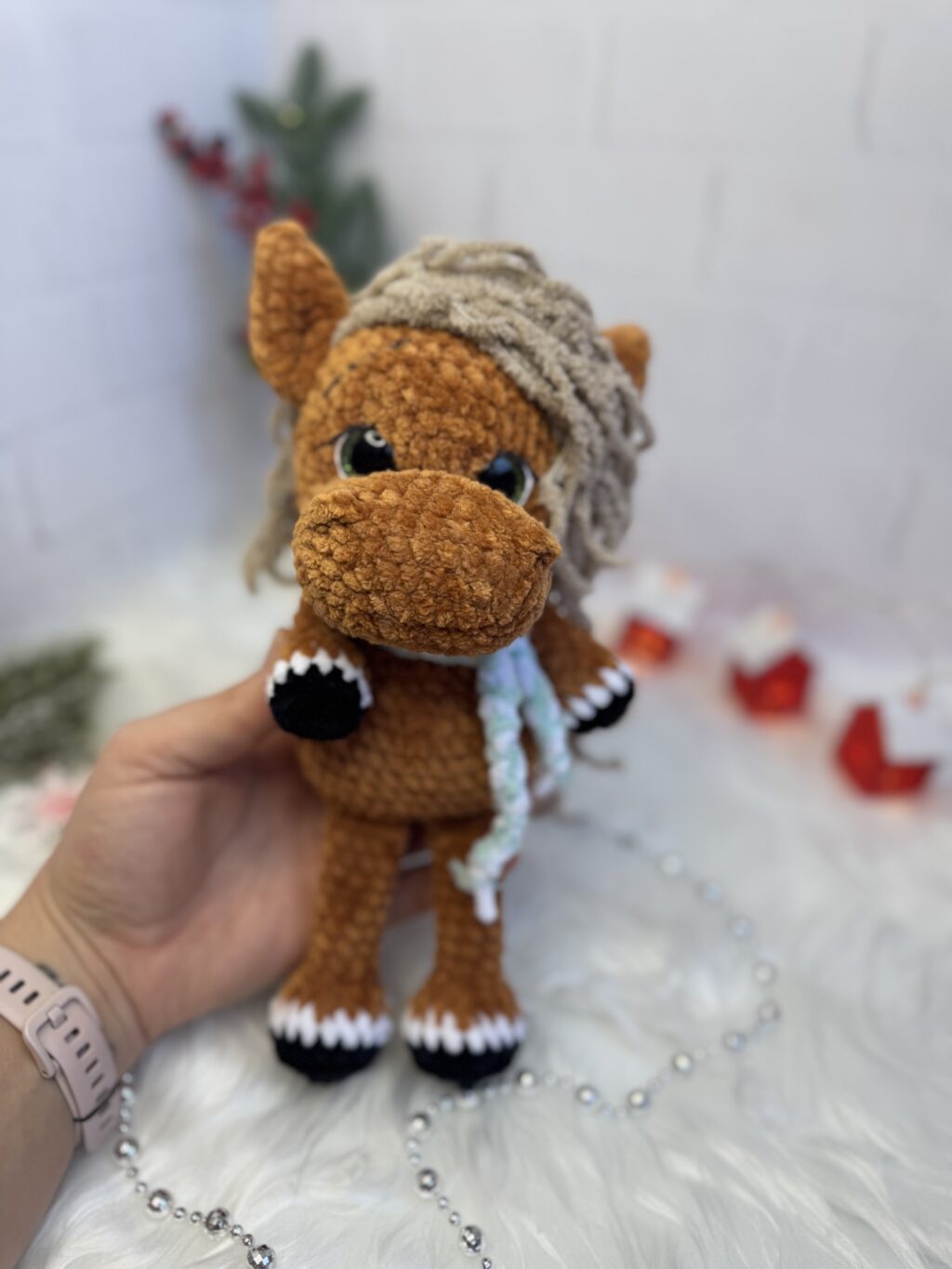 Лошадь вязаная