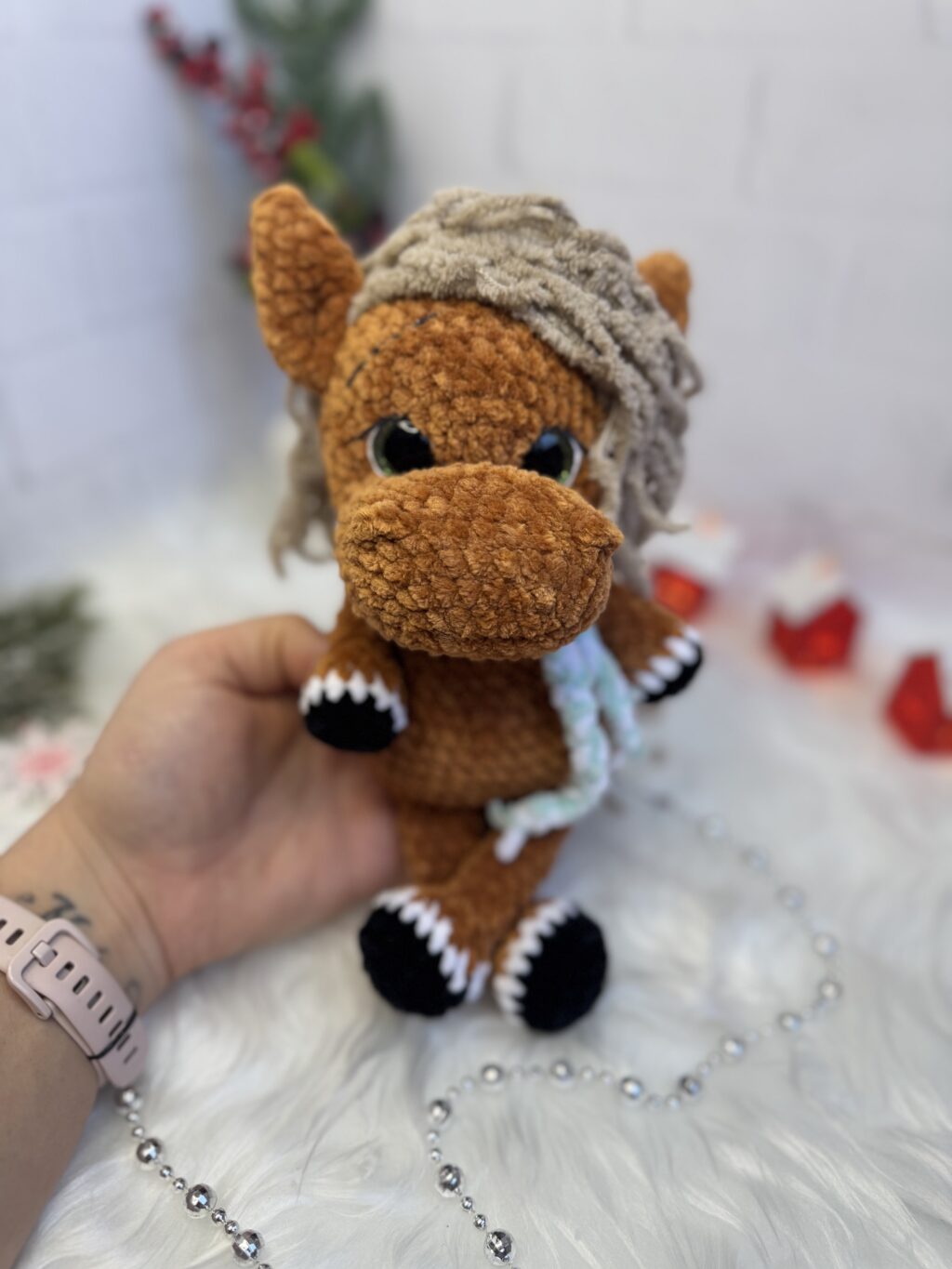 Лошадь вязаная